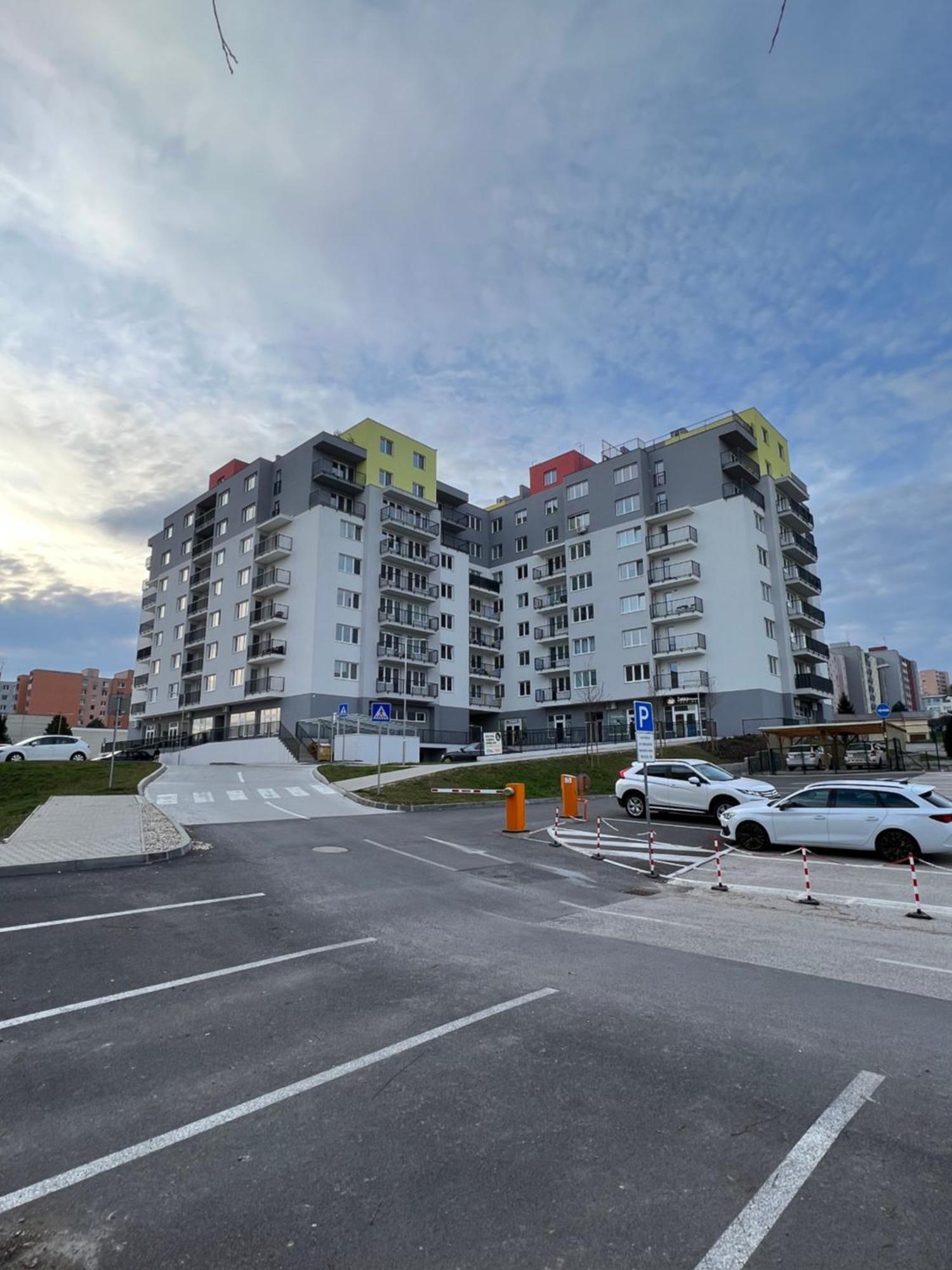 Cozy Stay Apartment Trencin Exterior foto